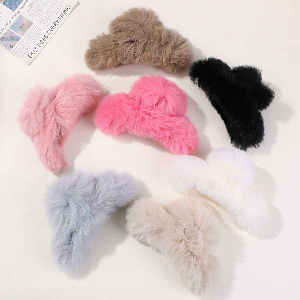 大號真懶兔毛毛絨抓夾高級感秋冬網紅髮夾女新款鯊魚夾頭飾女批發