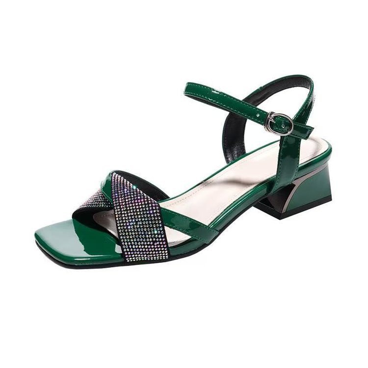 Una palabra hebilla sandalias de talón bajo para mujeres de verano 2026 nuevo talón medio fuera de los dedos de diamante de sol suave sandalias de talón alto