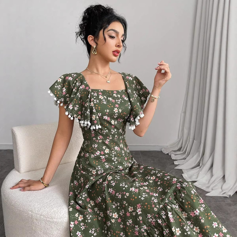 Retro Green Floral Halterneck Dress for Women, Summer French Resort Style Dress, V-Neck Waist-Cinching Elegant A-Line Long Dress Retro Green Floral Halterneck Dress for Women, Summer French Resort Style Dress, V-Neck Waist-Cinching Elegant A-Line Long Dress