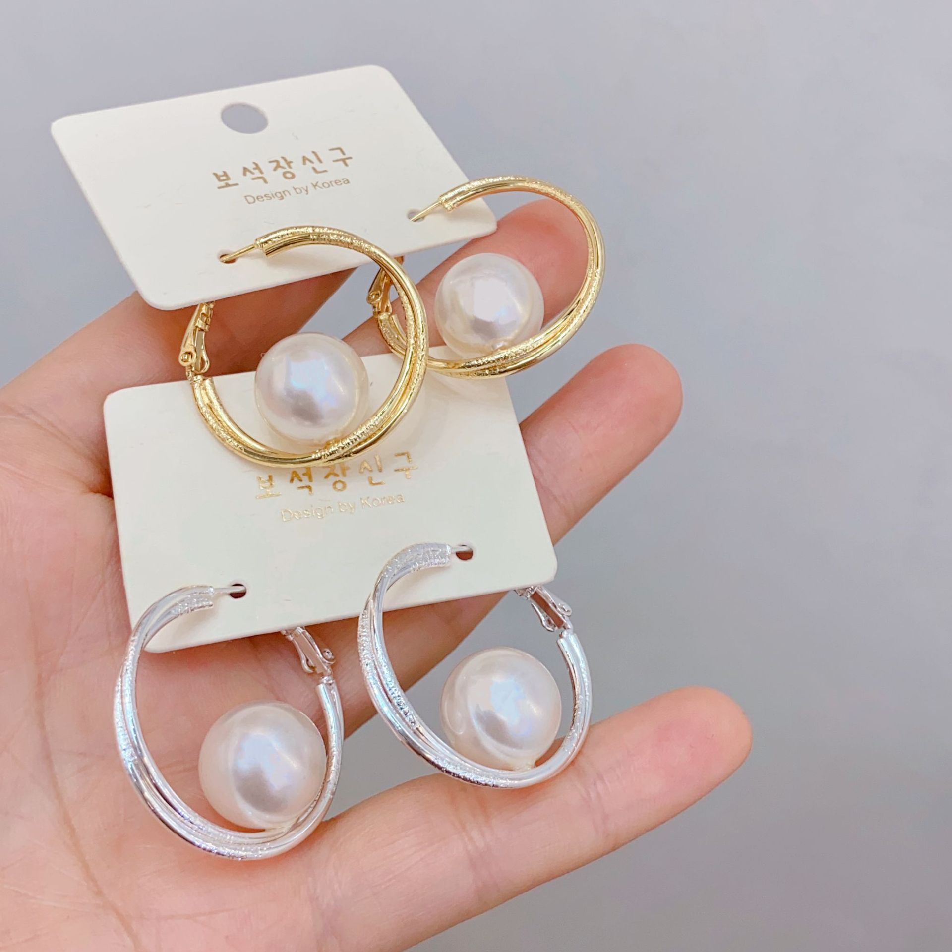 Copper Plated with Real Gold, Coiled Hoop Earrings with Pearls for Women, New Trendy Niche High-End Fashion Hoop Earrings