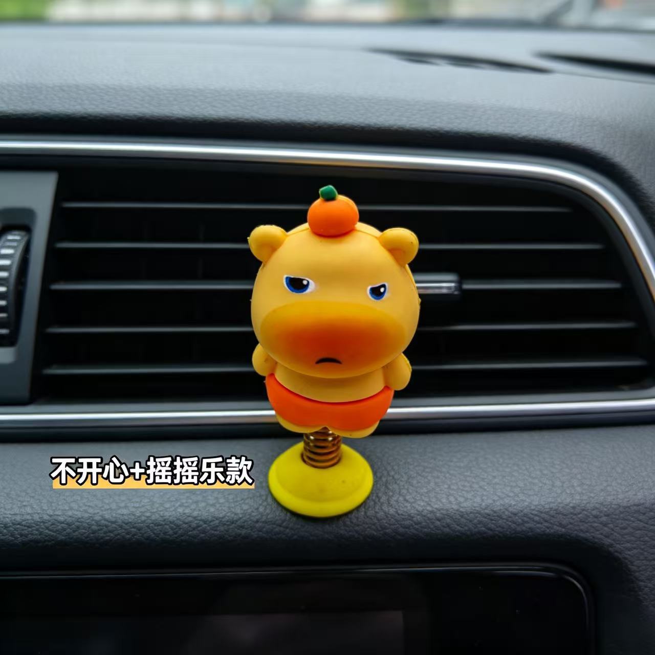 Super sweet capybara little Lulu car ornament, cartoon spring bouncy toy, car dashboard decoration, in stock