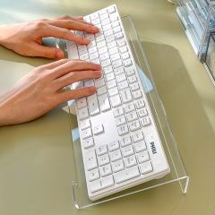 アマゾンアクリル透明キーボードトレイブラケットコンピュータホルダーパッド高展示棚滑り止めキーボードラック卸売り
