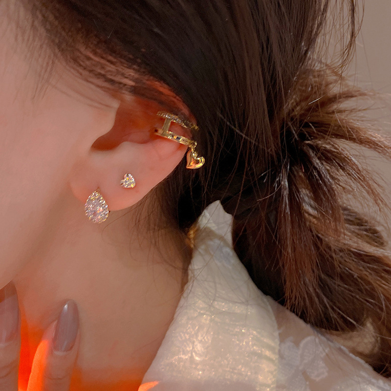 S925 plata 14K oro francés lujoso ligero pequeño zircón goteo de agujas de aretes en el viento nuevo aretes simples para mujeres