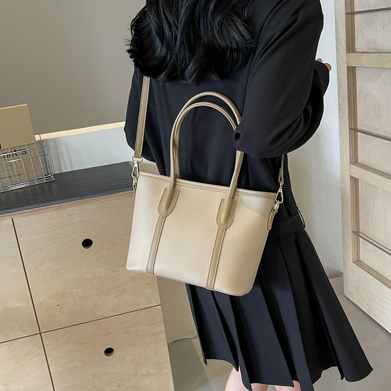 Bolso de mano de tendencia coreana para mujeres verano 2024 nuevo tipo de bolso de hombro para viajar al trabajo bolso de cubo de gran capacidad