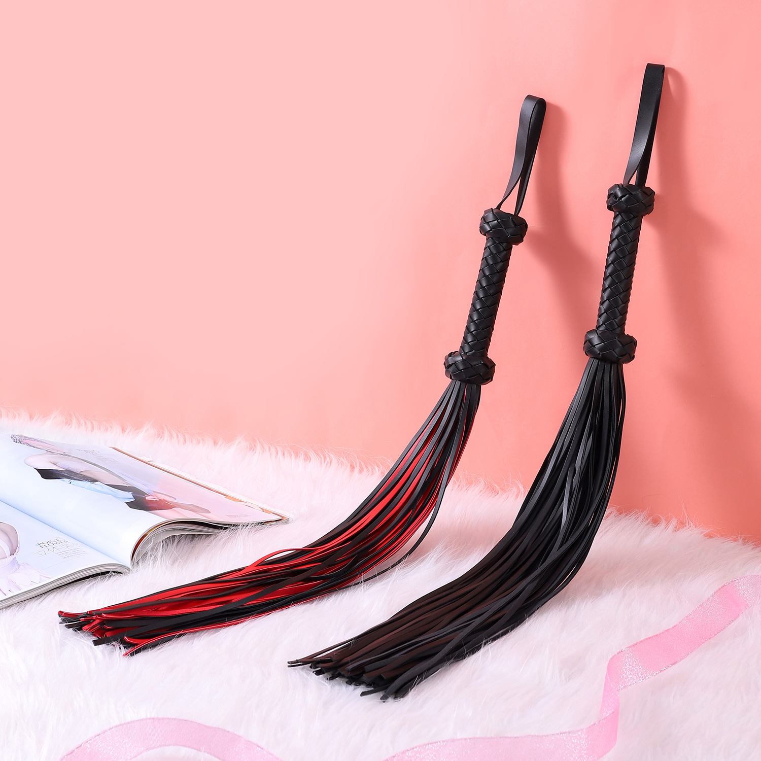 Sexy adulto cuero rojo látigo SM masculino y femenino pareja adulto pu flojo látigo otro rendimiento club nocturno látigo