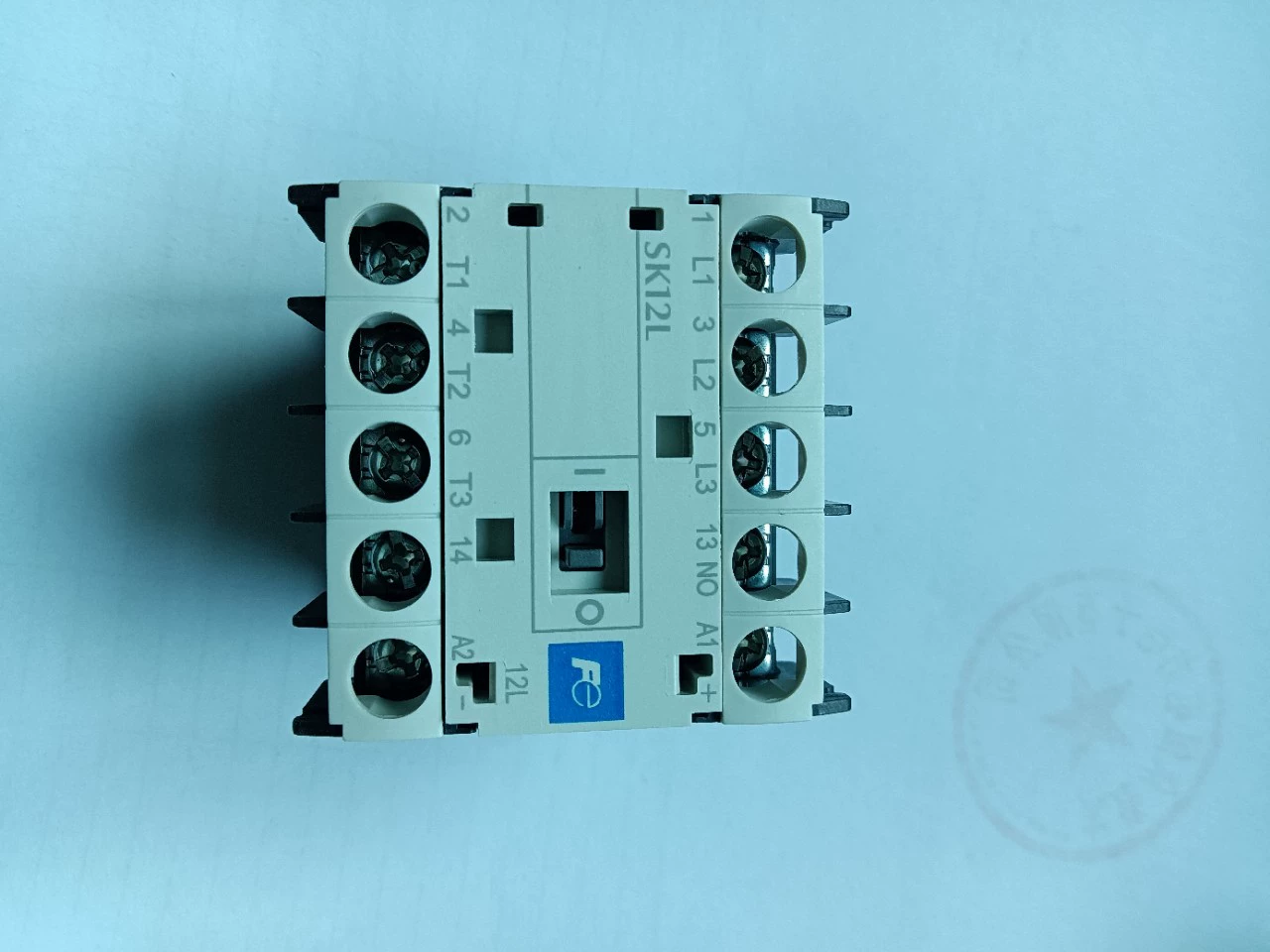 Совершенно новый оригинальный контактор Fuji SK12L-E10