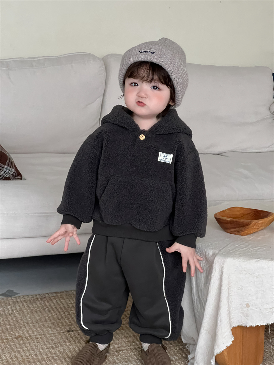 Ropa infantil de invierno con chaqueta encapuchada set de ropa infantil coreana engrosada otoño-invierno baby con dos piezas de lana set image 3