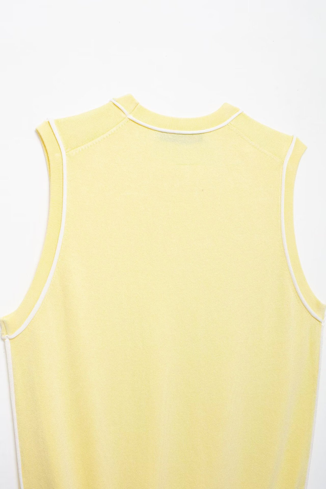 Vêtements pour cheveux extérieurs 2024 été nouvel article haut à aiguille plate à bordure de couleur contrastante pour femmes_voghion.com