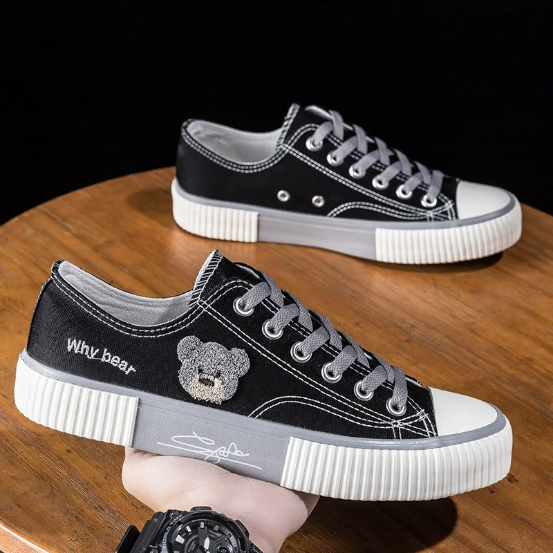 Мультяшная парусиновая обувь с низким берцем, студенческие Кроссовки 2023, новые модные Универсальные повседневные туфли для печенья для коньков из ткани ниши
