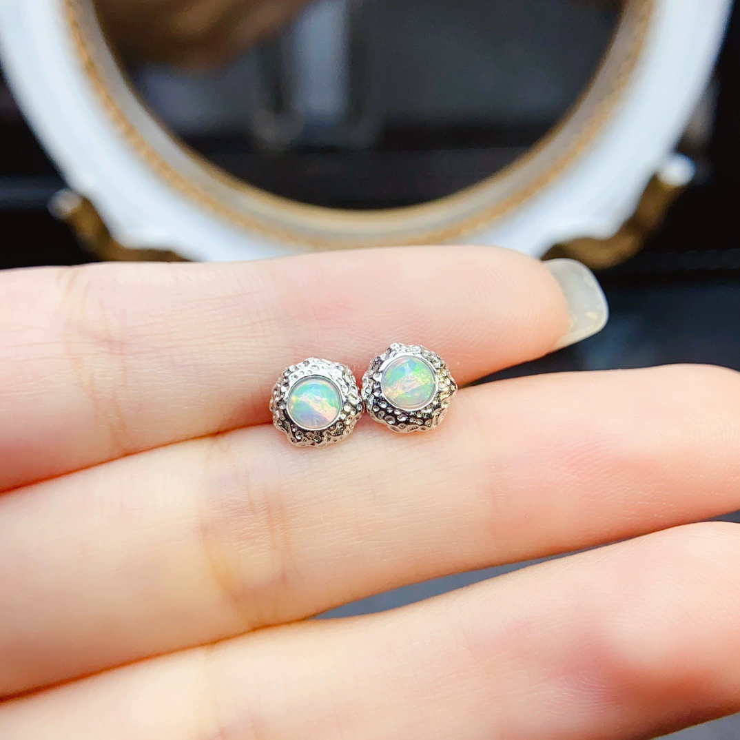 Новый натуральный серьги Opal S925 Серебряный инкрустированный основной камень 4*4 мм