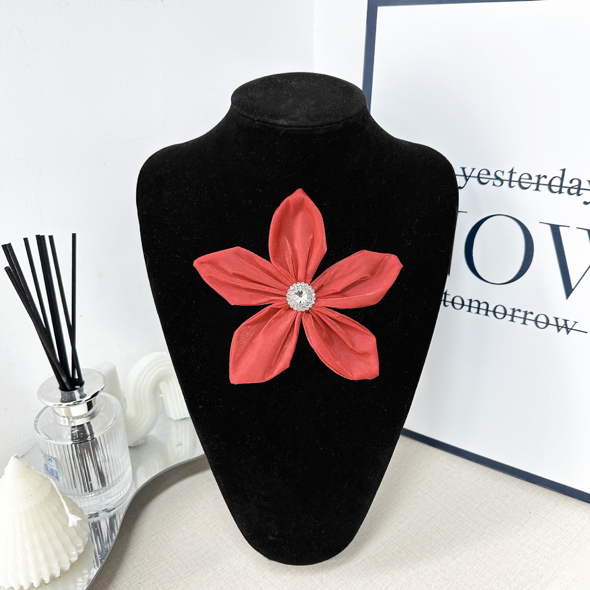 Nuevos accesorios de tela de diamante multiangular 14cm accesorios de flores de perlas cosidas a mano accesorios de ropa para niños