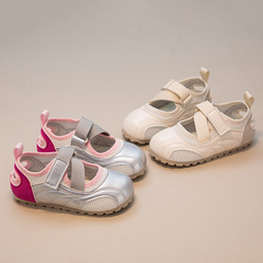 女の子のメアリー珍サンダル2025春夏の新型子供の白い靴の女の子のバレエ靴の柔らかい底の透かし彫りの王女の靴