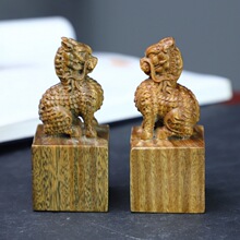 绿檀木雕麒麟手把件 实木动物瑞兽独角麒麟印章刻字书房桌面摆件