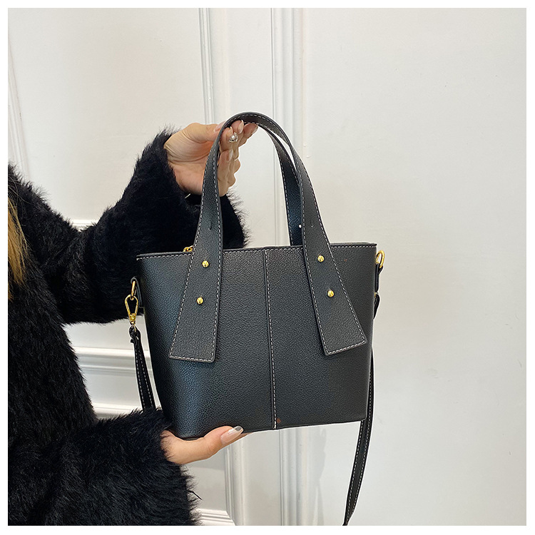 PU Fashionable Handheld Tote Bag With Large Capacity 2023 New High End And Small Mom's One Shoulder Crossbody Small Square Bag_voghion.com