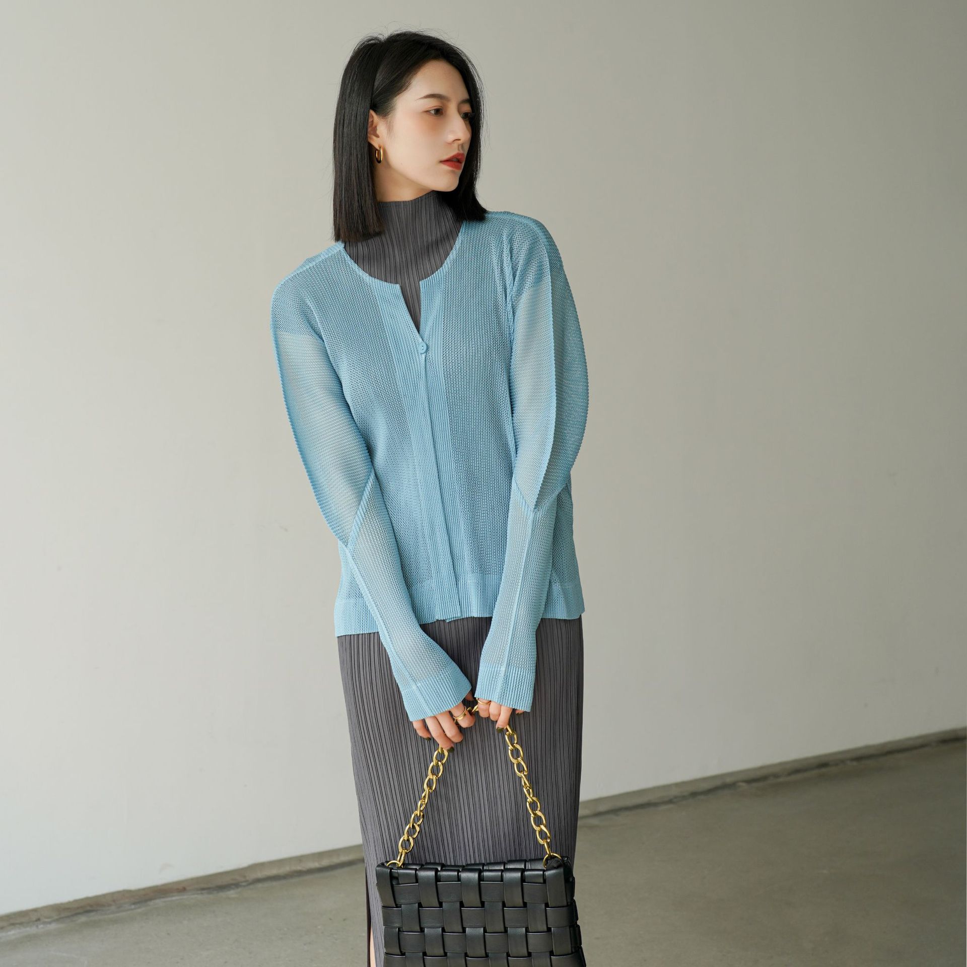 High-end quality, pleated, new spring/summer casual and stylish loose beachwear, mesh sun protection jacket.