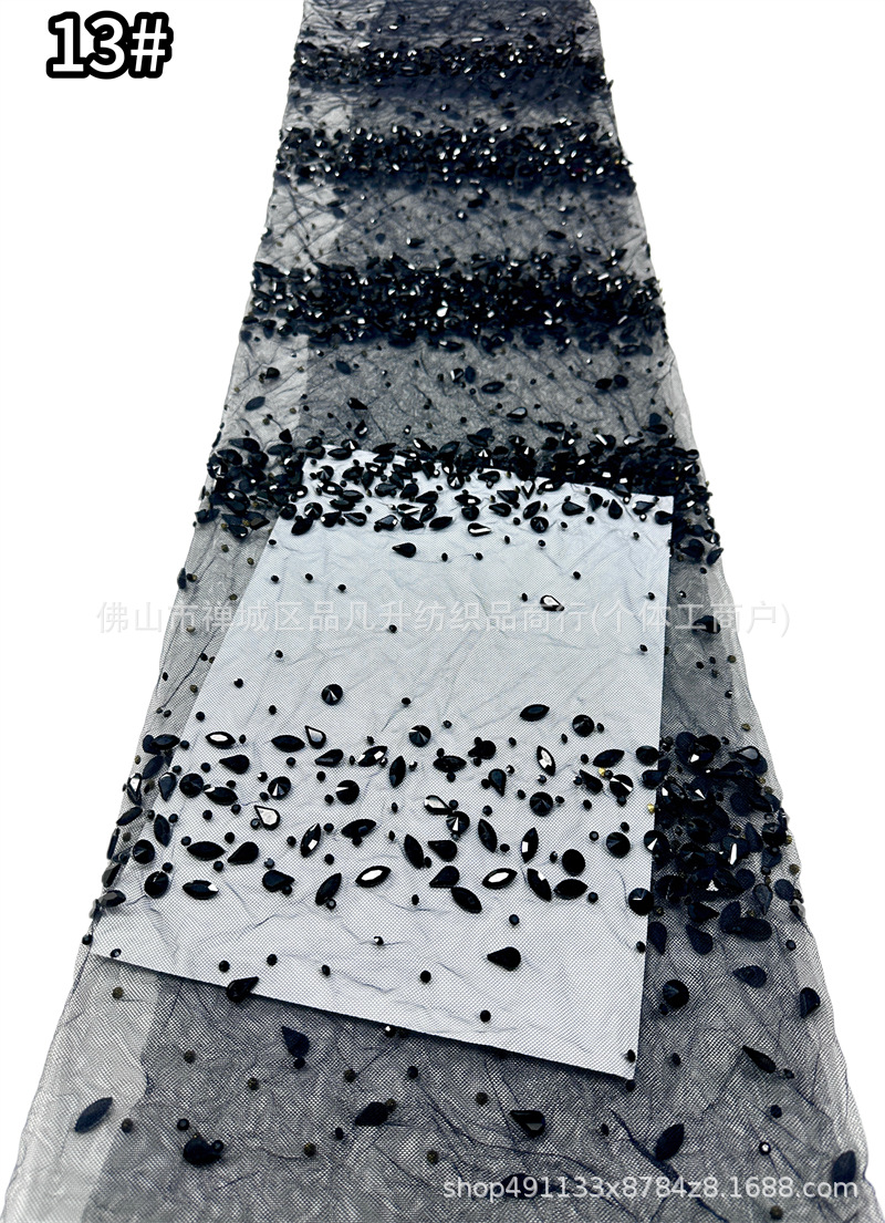 Tejido de malla de diamante de gota de agua laminada mano pesada clavos taladro de cola de pescado vestido de noche tela de boda en stock