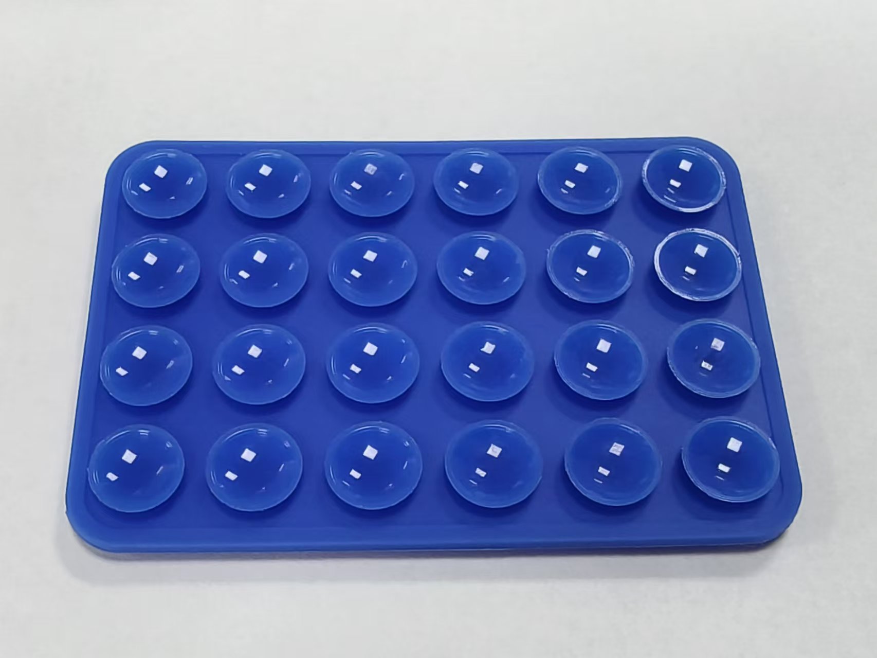 Suministro directo de fábrica de ventosa de silicona ventosa de teléfono móvil ventosa cuadrada ventosa de 24 granos ventosa de soporte para teléfono móvil ventosa de silicona de doble cara