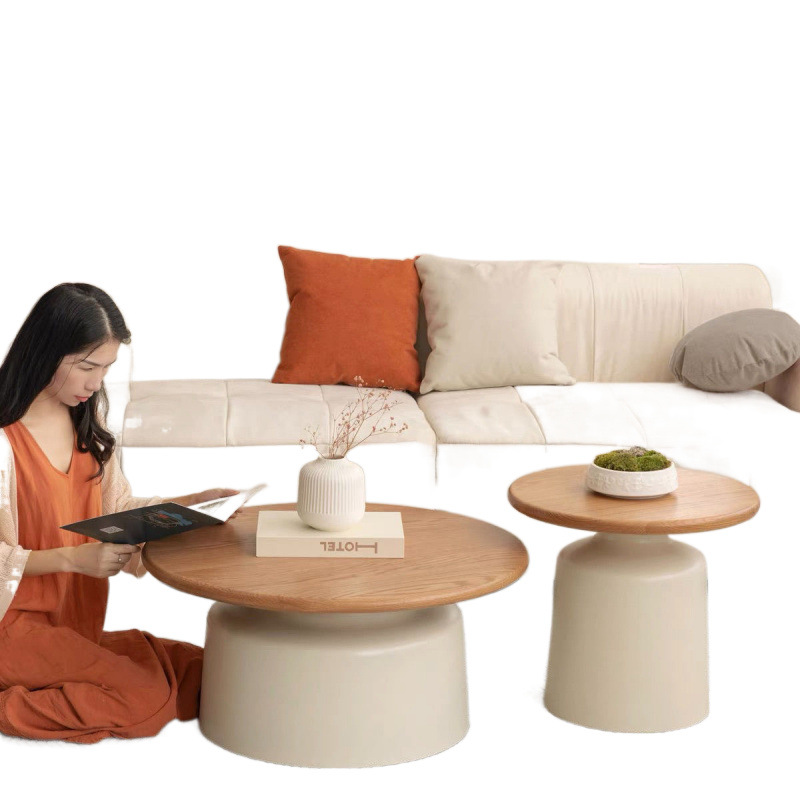 Área de viento de crema sala de estar pequeña casa simple red red red hierro forjado redonda Martini mesa de té