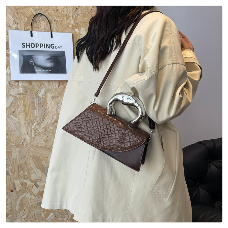 Crocodile patterned handbag for women 2024 new high-end niche design, personalized single shoulder crossbody square bag_voghion.com