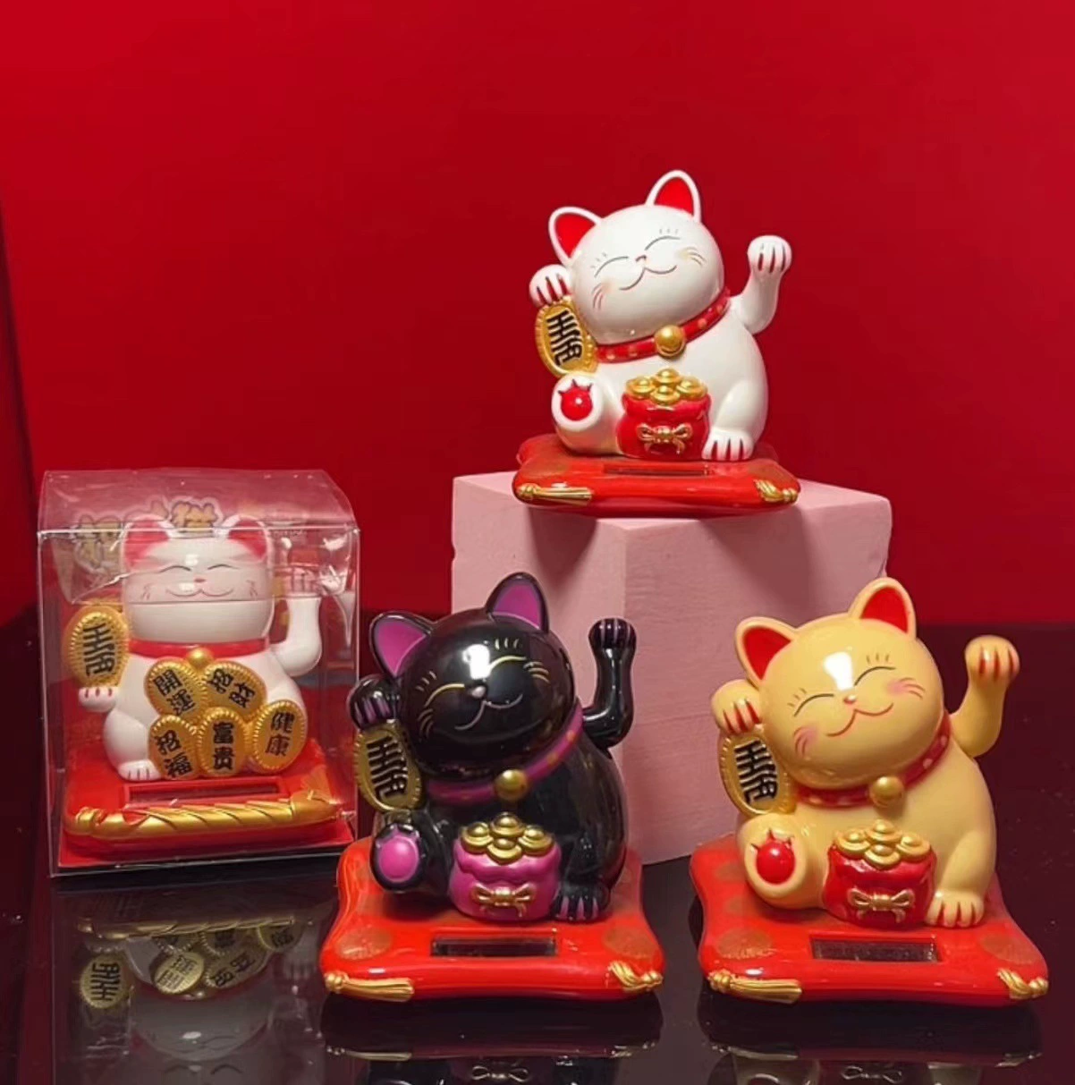 Оптовая продажа 2,5-дюймовая маленькая ручная раскачка удачи кота солнечная маня кошачий торт выпечка автомобиля украшения новогодние подарки