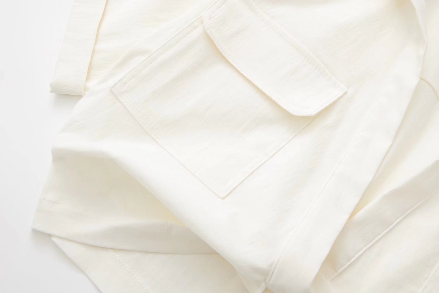 Title 22, Camicia a maniche corte con tasche doppie, orna...