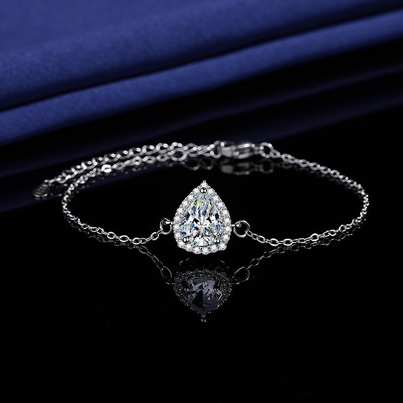 Pulsera nueva con forma de gota de agua.
