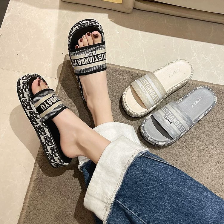 Оптовые женские шлепанцы на толстой подошве для внешней торговли, лето 2025, новая модная модель, с надписью, без застежек, уличные, на высоком каблуке, увеличивающие рост