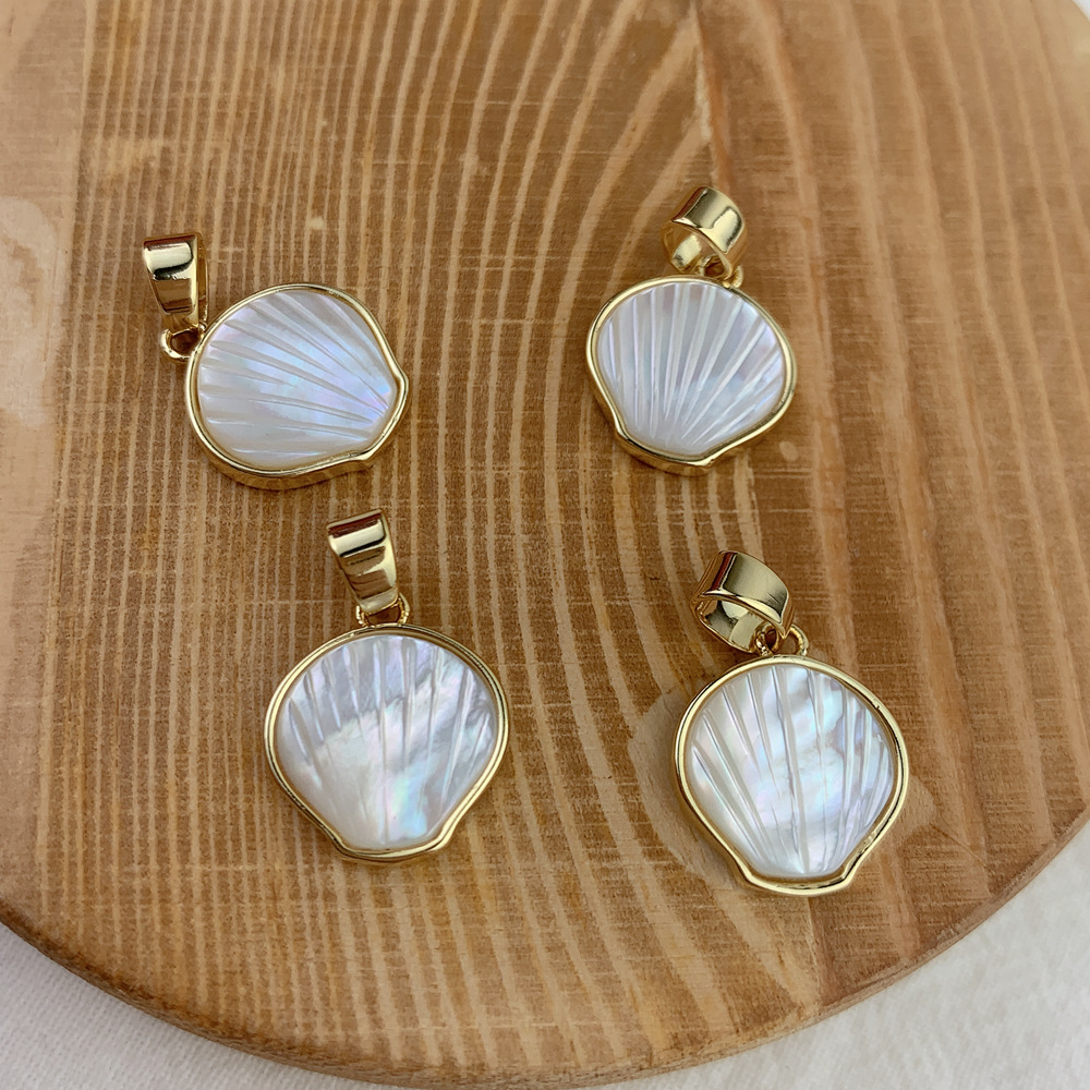 Simple Style Color Block Shell Wholesale Charms Jewelry Accessories display picture 3