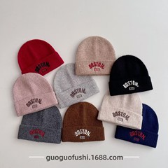 ファッションブランドの子供の刺繍のアルファベットのニットの帽子の冬の男女の子供の屋外の保温の毛糸の帽子の冷たい帽子の卸売り