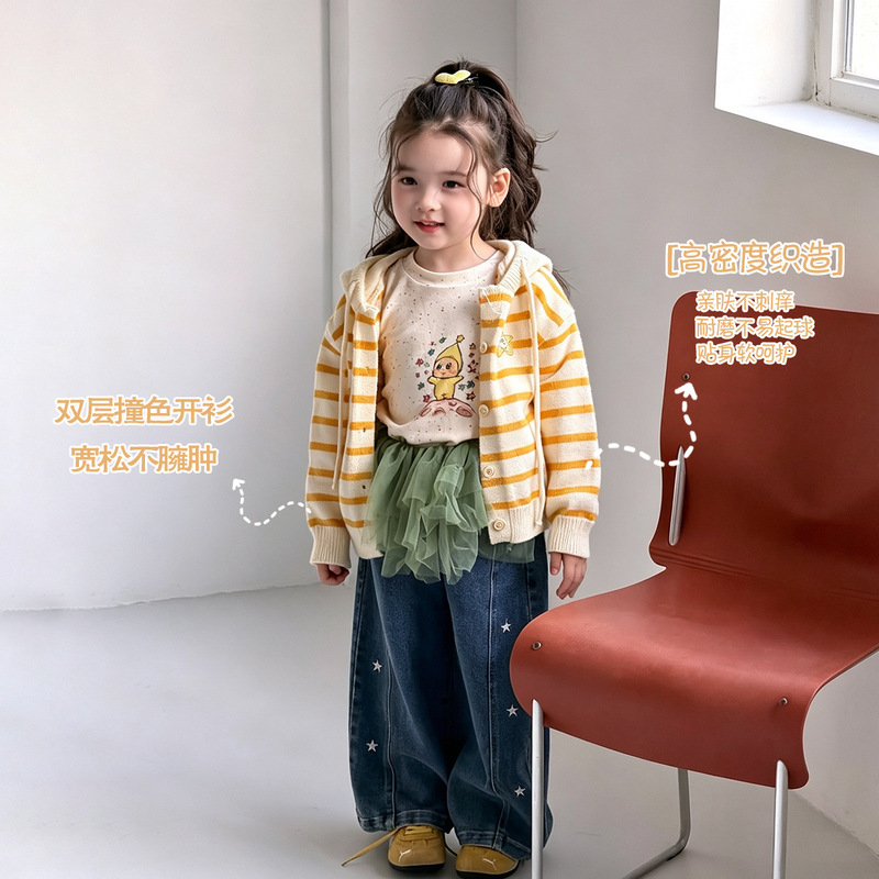 Korean-style children's autumn star-printed hooded sweater with cartoon print, paired with wide-leg jeans, casual three-piece set for girls Korean-style children's autumn star-printed hooded sweater with cartoon print, paired with wide-leg jeans, casual three-piece set for girls