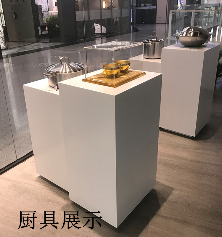 木质烤漆白色展台设计商业会展精品展柜展示台商用女装店桌子展台