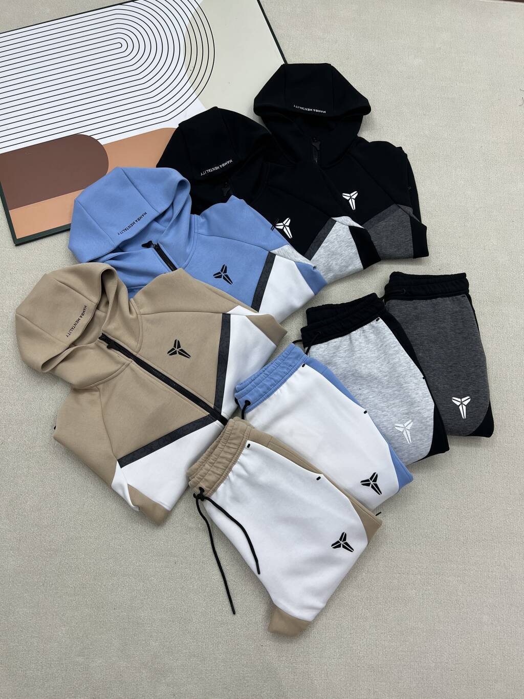 25 años de nuevo KOBE TECH Kobe hombre juego de tecnología de ocio deportivo 714 + 717