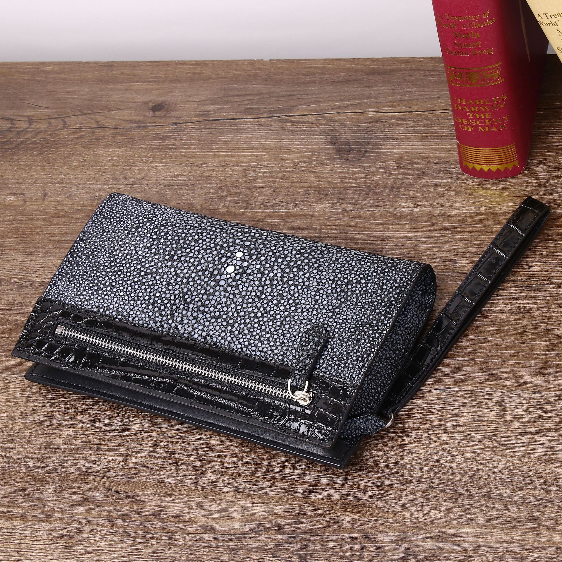 Túi clutch nam họa tiết vân cá ngọc trai bóng mượt, dung tích lớn, đựng điện thoại