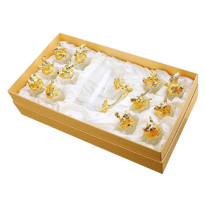 Doce Zodiaco blanco vino vidrio separador de vino traje hogar chino vidrio vino conjunto 12 pequeñas copas de vino bala una taza