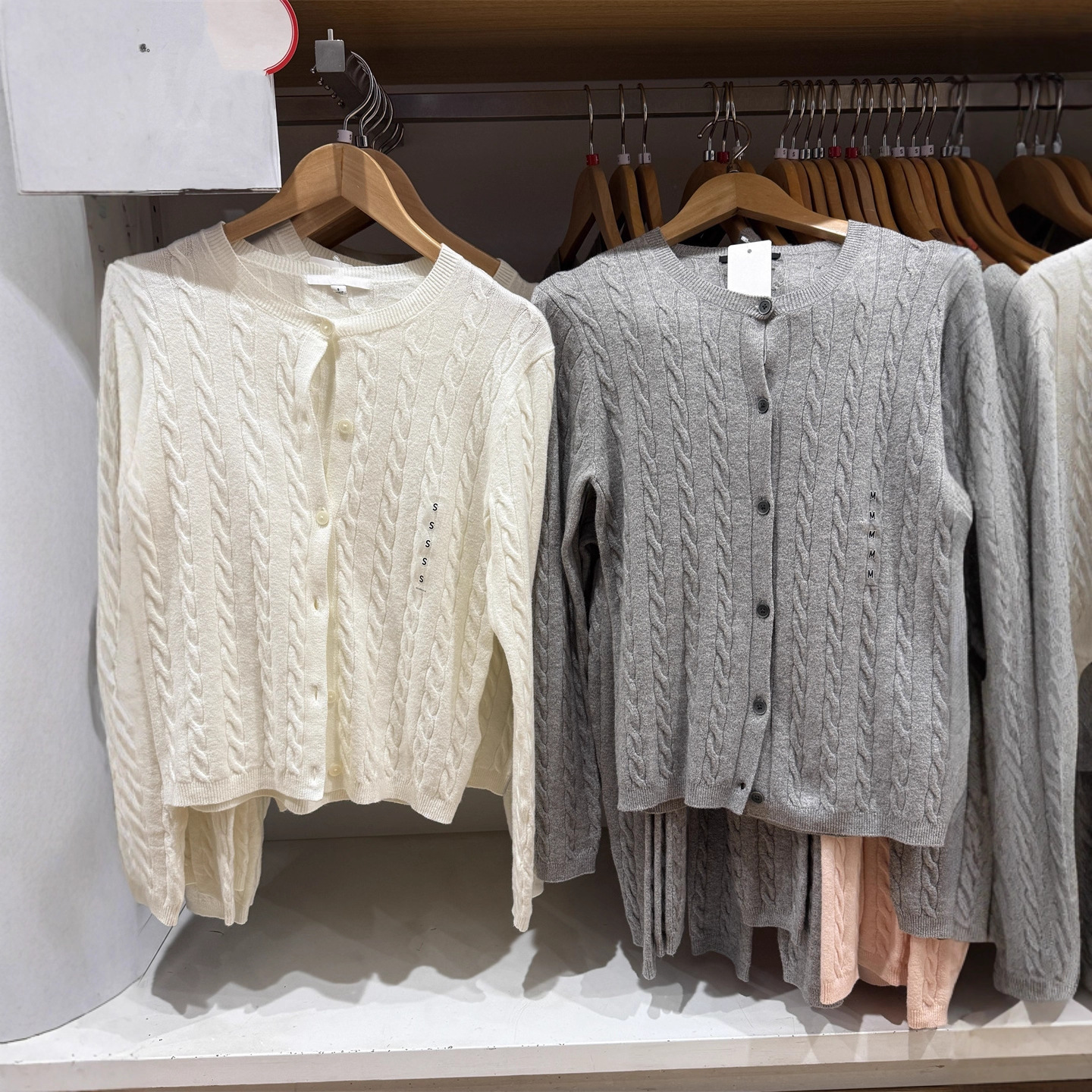 2025 New Autum Women's New Style Round Neck Knitted Cardigan Women's Sweater Sweater Jacket Air-Conditioned Shirt 481477