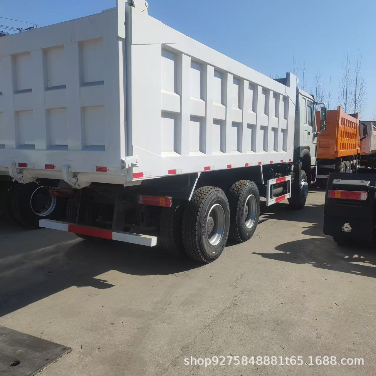 Howo 6×4 Dump Truck Export Version with Reinforced Guardrails for Engineering Earthwork and Sand and Gravel Transport