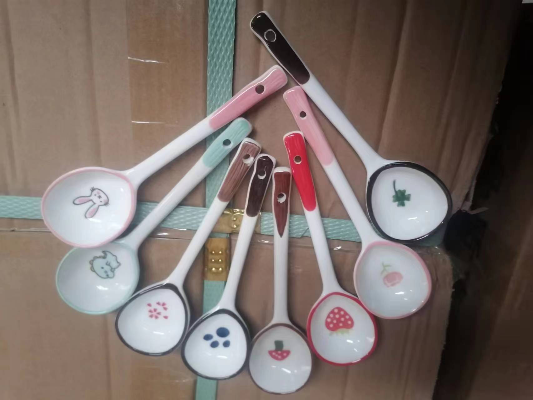 만화 긴 손잡이 숟가락 색상 랜덤
