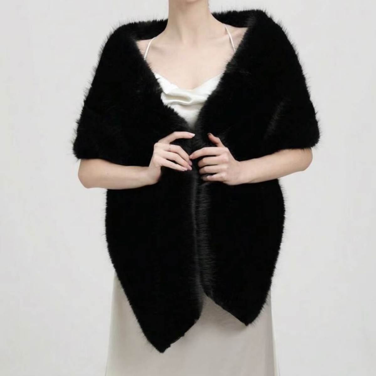 秋冬披肩仿皮草厂家批发仿狐狸毛外搭坎肩新款毛绒外套仿水貂斗篷
