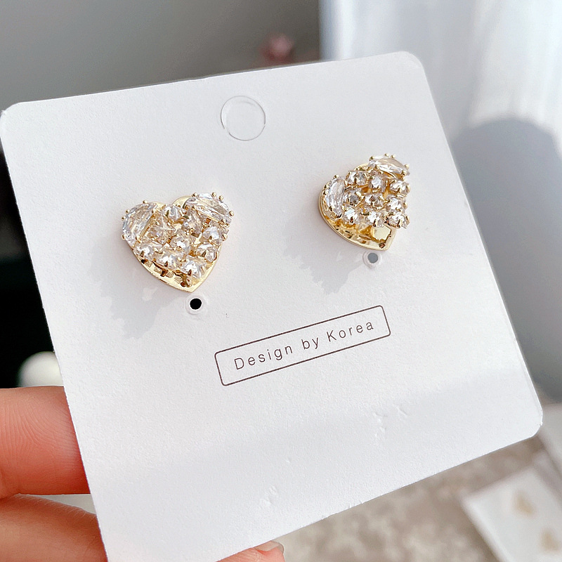 Korean New Simple Heart-shaped Earrings display picture 3