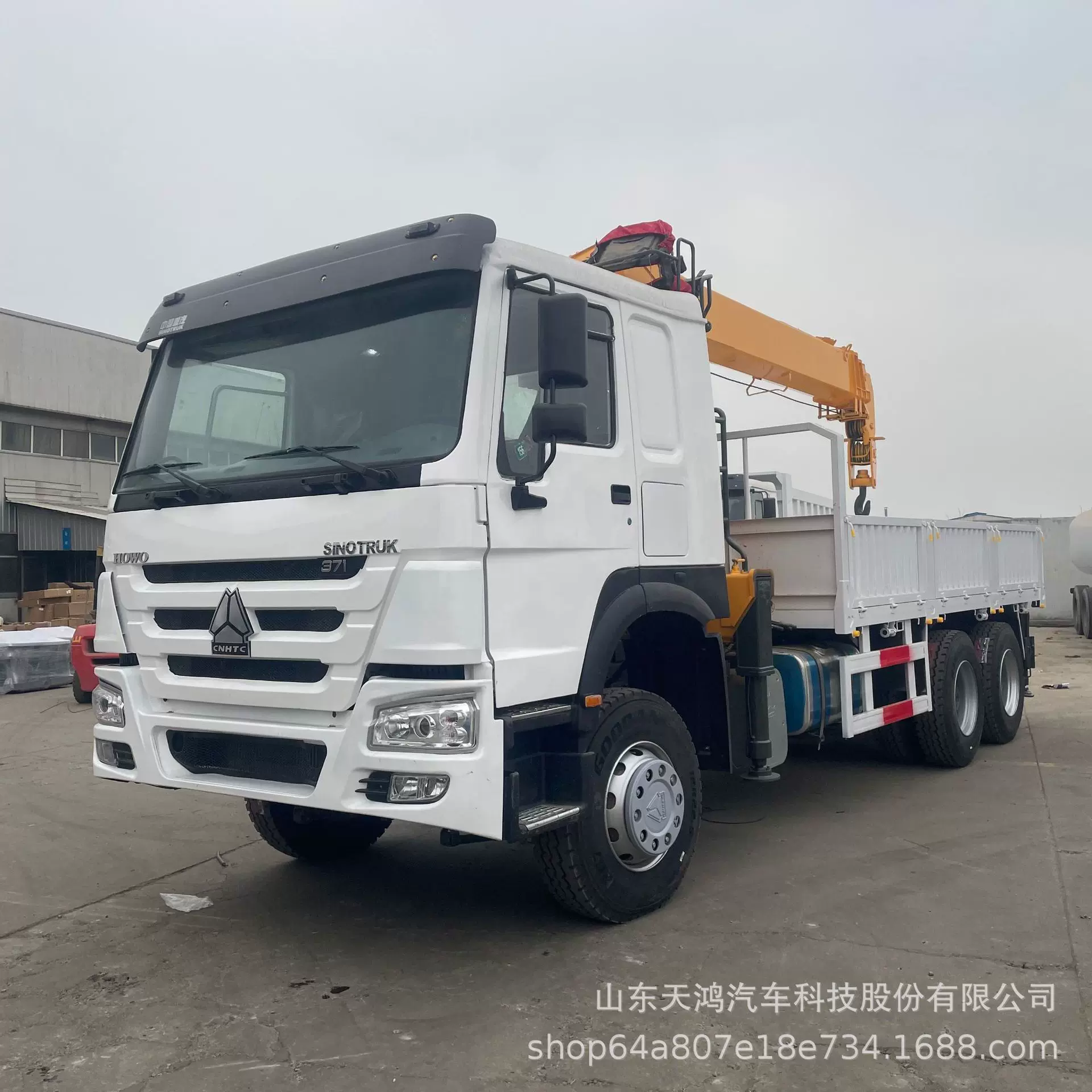 跨境供应重汽豪沃HOWO371 6X4 5吨随车吊工程卡车Truck crane