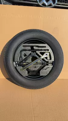 Suitable for Vinfast Vf3 Small Hub - 16-inch-125-80-16-small-spare-tire-tool-foam-box