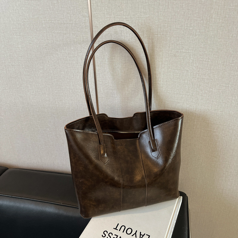 Bolso de gran capacidad de viajero de temperamento de alta gama para mujer 2024 nuevo otoño e invierno bolso de hombro de lujo ligero bolso de ocio