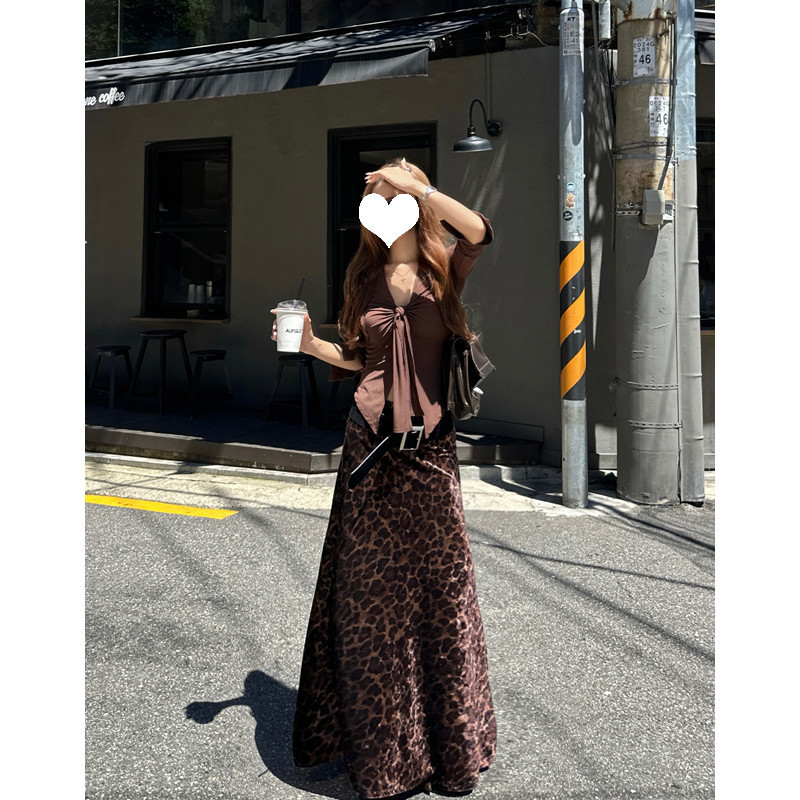 大码胖MM美式辣妹咖色V领扭结长袖T恤女2025秋季修身短款打底上衣|undefined