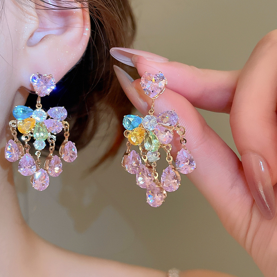 Agujas de plata transfronterizas flores de zircón aretes de bordillo estilo de moda pernos de auriculares lujosos de alto nivel de diseño de auriculares nicho