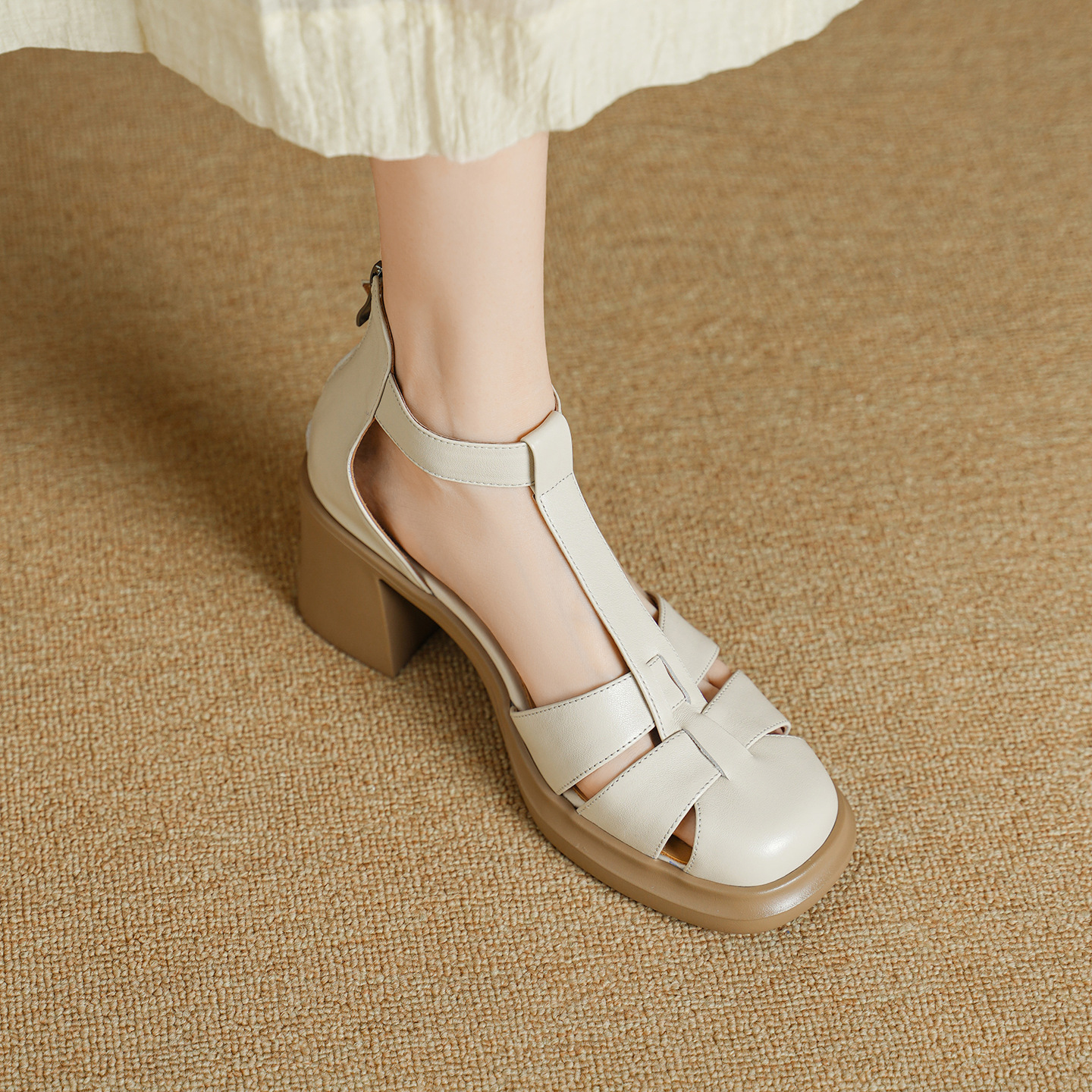 Sandal cao gót nữ phong cách La Mã, mũi kín gót kín, quai chữ T, gót 7.5 cm — màu trắng ngà