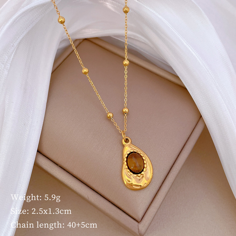 Collier minimaliste en or pour femme design et élégance_voghion.com