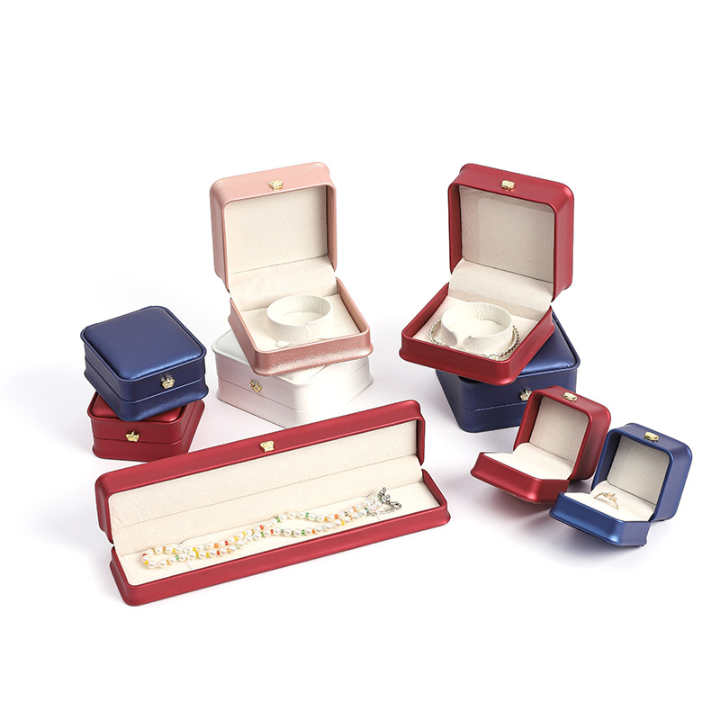 Caja de joyería de cintura de cuero PU Caja de regalo de joyería de alta calidad Caja de anillo de pendientes Caja de collar Caja de embalaje de joyería de perlas