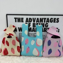 供应日韩风奶油草莓小众手提针织女包包背心马甲撞色编织手腕包