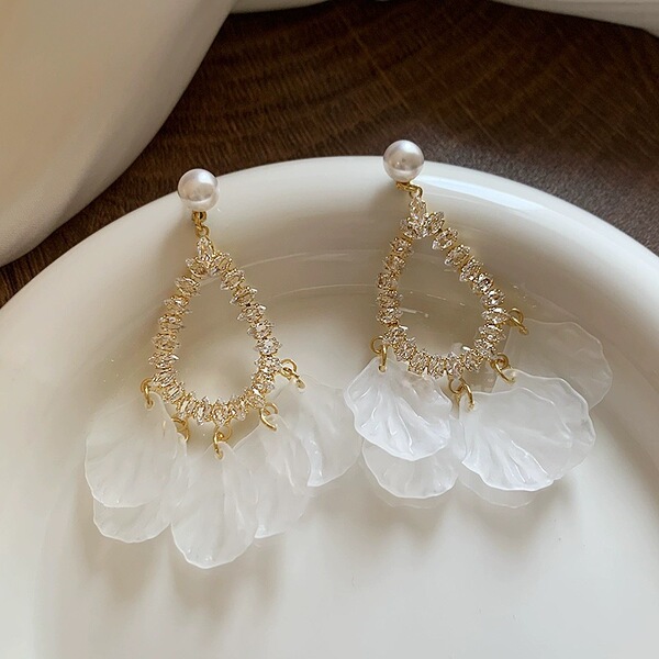 Acrylic fashionable earrings with zircon drop-shaped with tassels