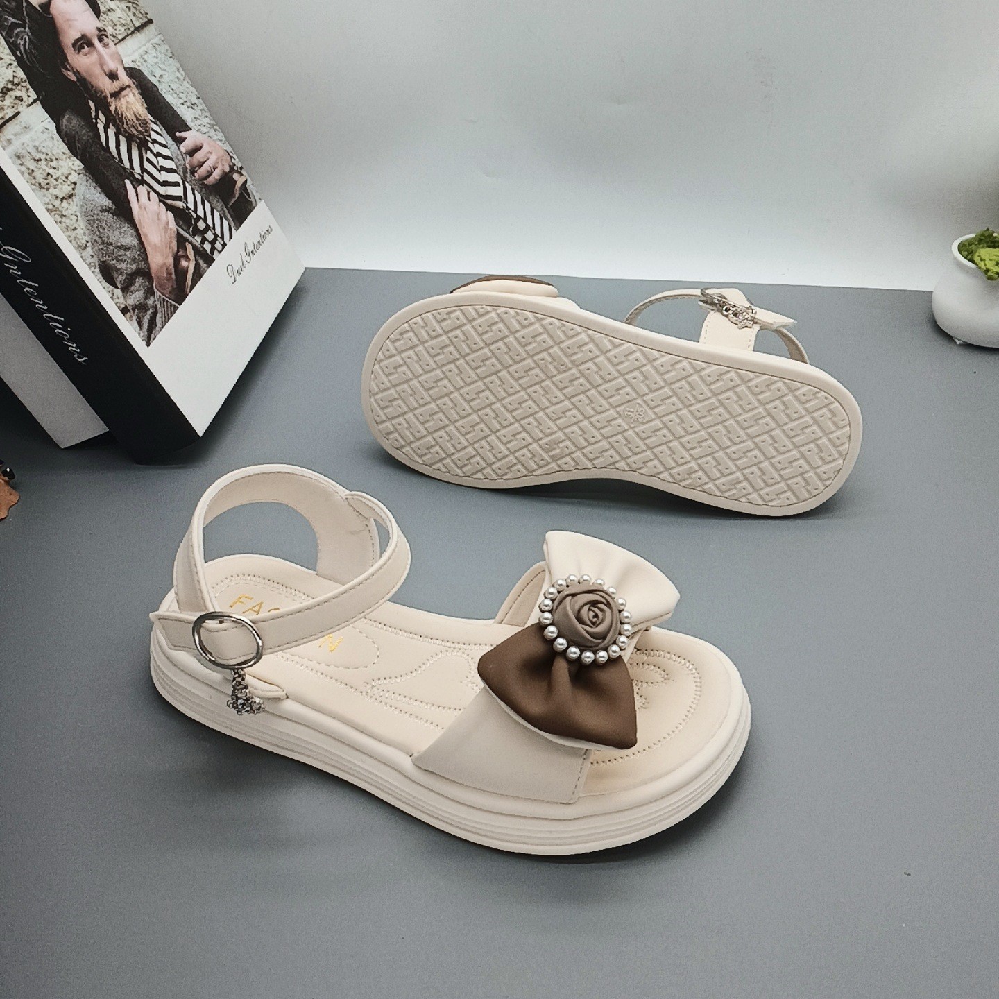 Princesa Ye Lin Xia Explosion 2025 Retro Mujer Tesoro 1-3-5 años Zapatos casuales a través de la red Zapatos de princesa de tendón de res antideslizante